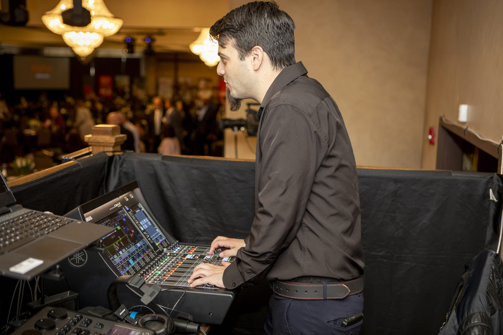 image001 (1) Visual Equipment Rental